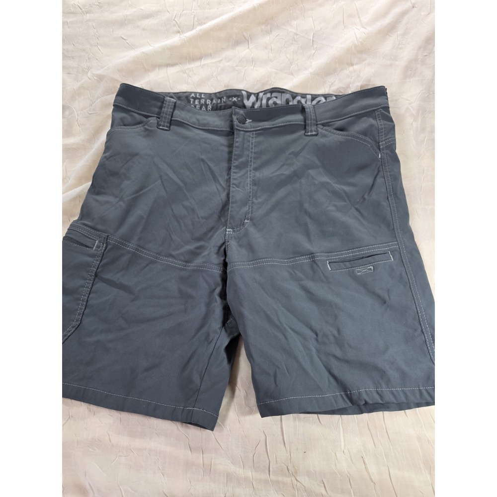 Wrangler ATG All Terrain Gear Men's Charcoal Cargo Zip Peak Shorts Size 40